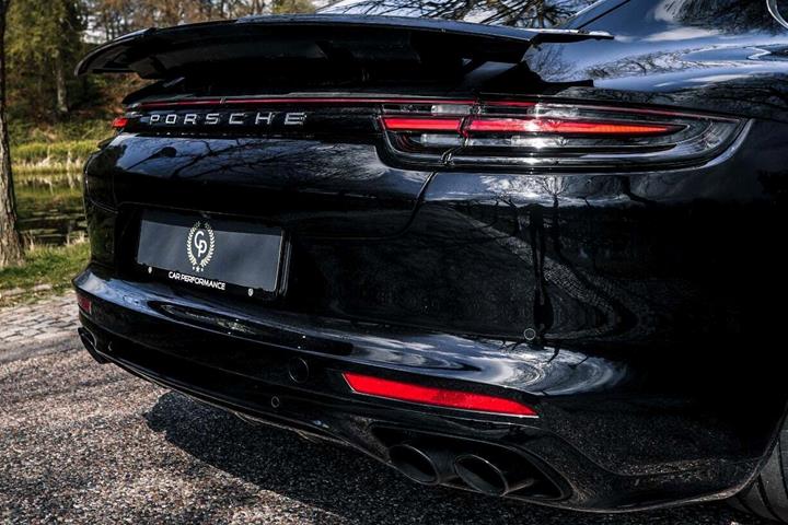 Sort Porsche Panamera Turbo S fra 2018 set udefra