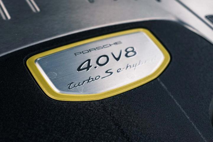 Sort Porsche Panamera Turbo S fra 2018 set udefra