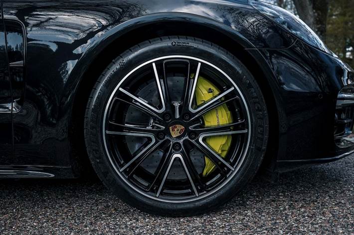 Sort Porsche Panamera Turbo S fra 2018