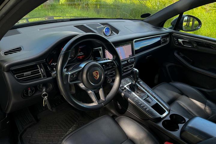 Grå Porsche Macan S fra 2019