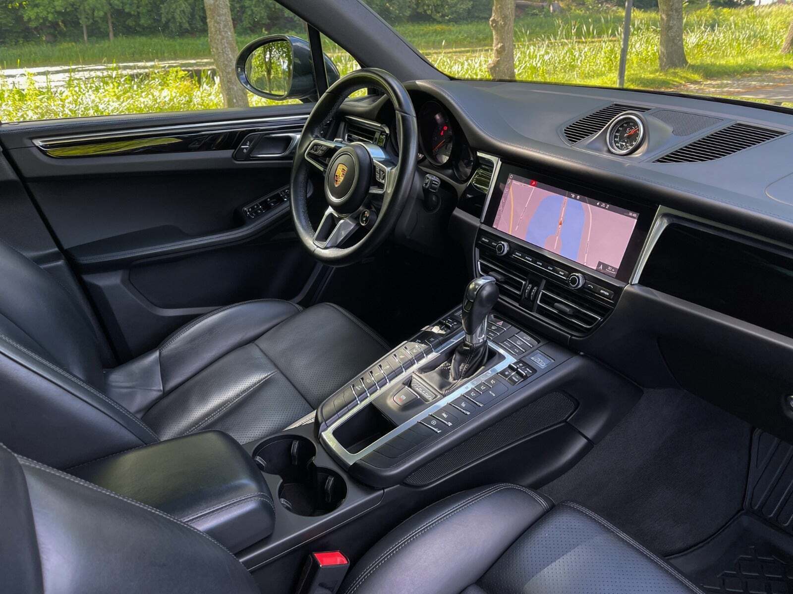 Grå Porsche Macan S fra 2019