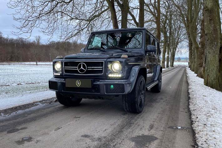 Grå Mercedes G350 d fra 2015 set udefra
