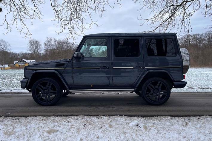 Grå Mercedes G350 d fra 2015 set udefra