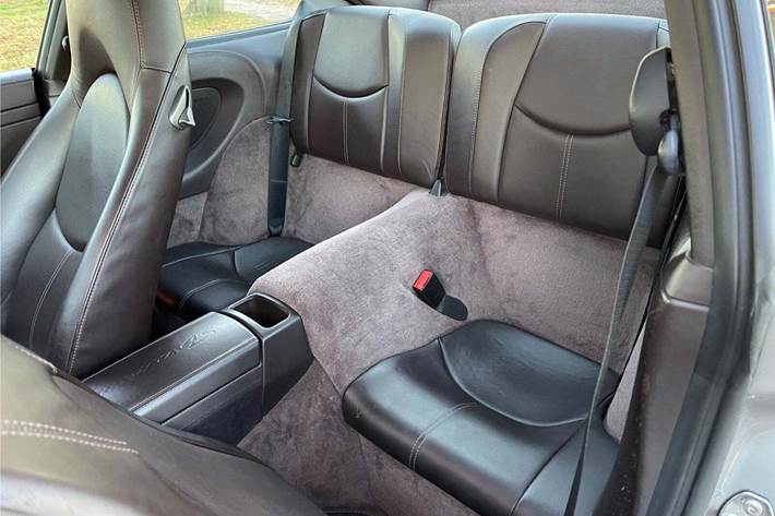 Sølv Porsche 911 Carrera 4S fra 2011