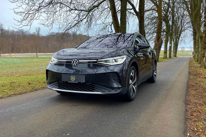 Grå VW ID.4 fra 2022 set udefra