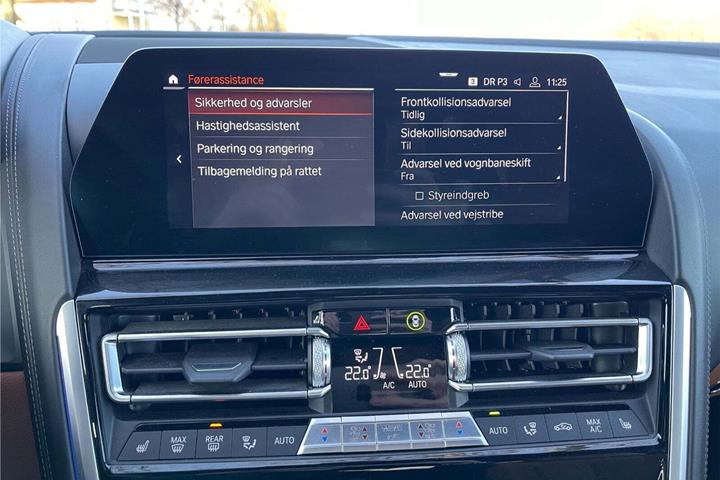 Blå BMW M850i fra 2020