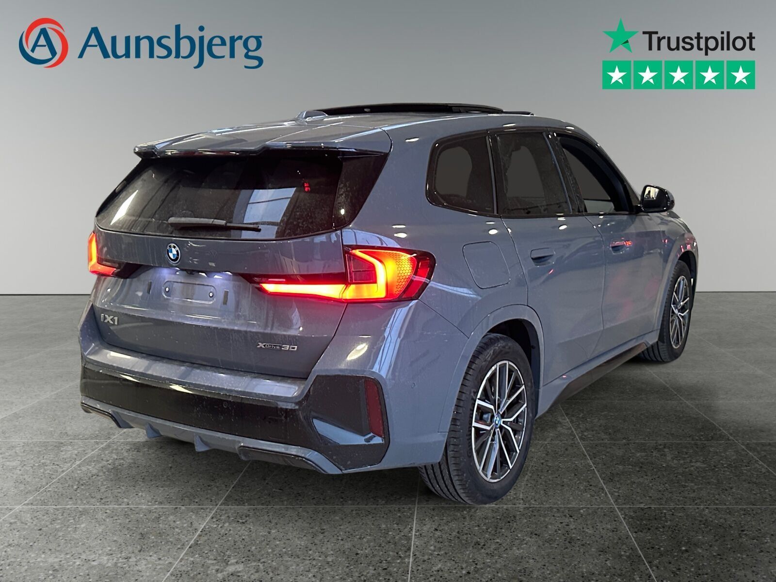 Grå BMW iX1 fra 2023