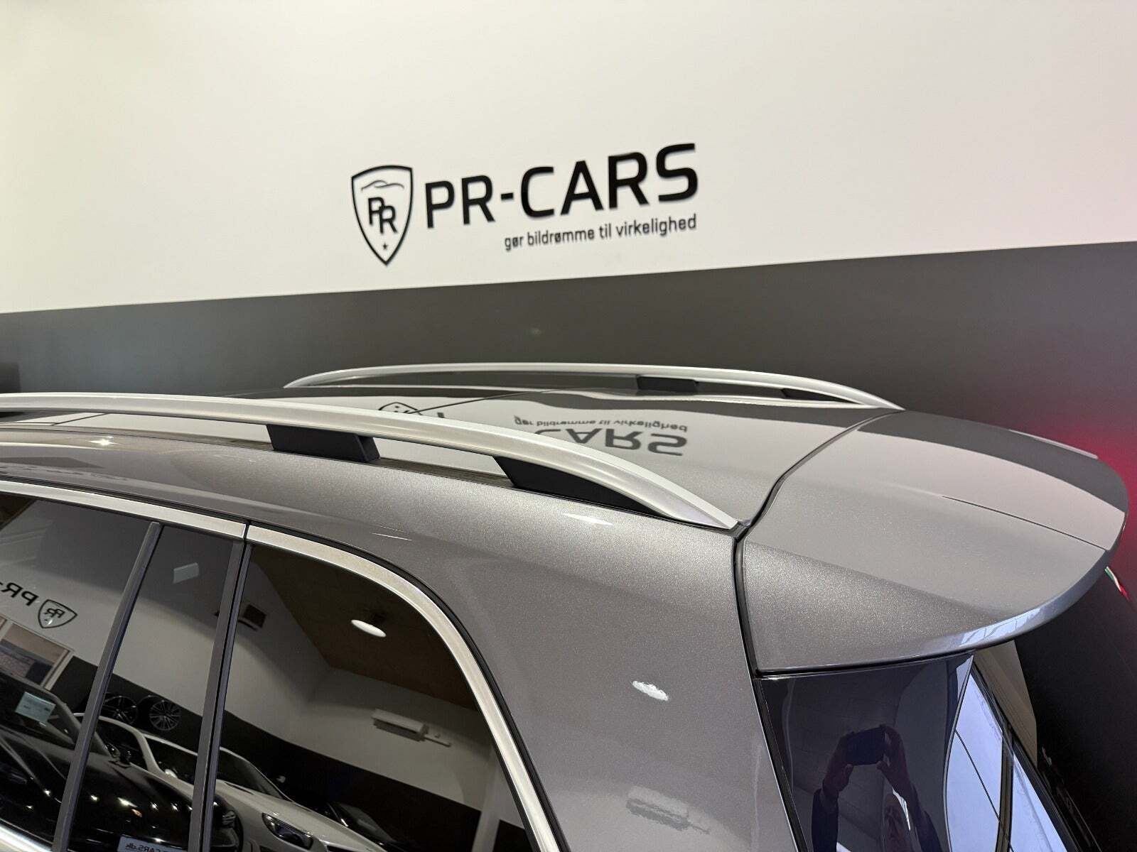 Grå Mercedes GLB200 d fra 2021