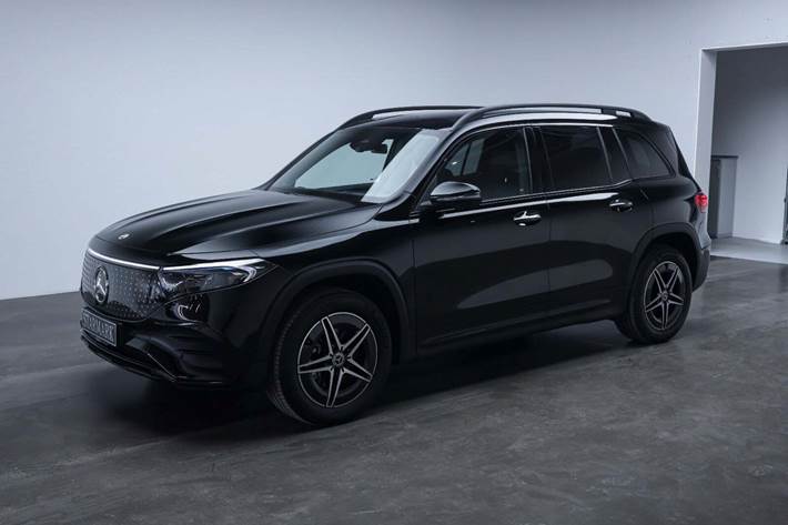 Sort Mercedes EQB250+ fra 2026 set udefra