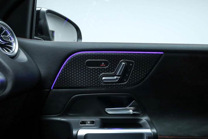 Sort Mercedes EQB250+ fra 2026