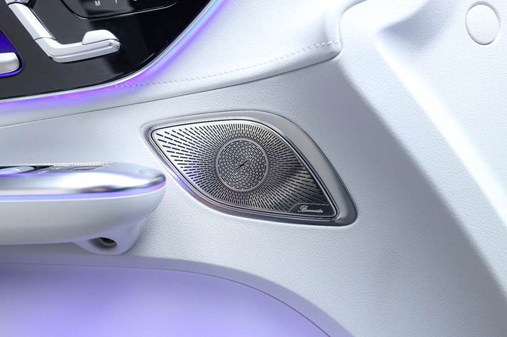 Sort Mercedes EQE350 fra 2024