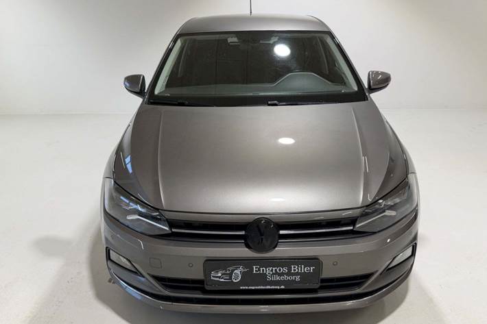 Grå VW Polo fra 2019