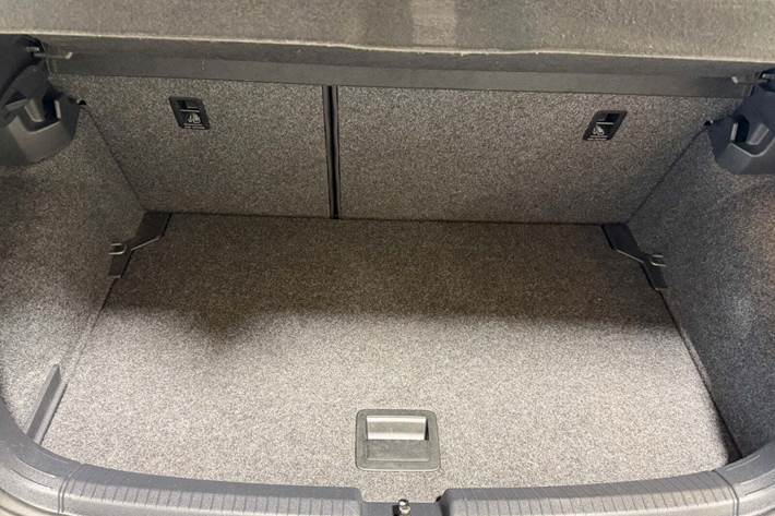 Grå VW Polo fra 2019