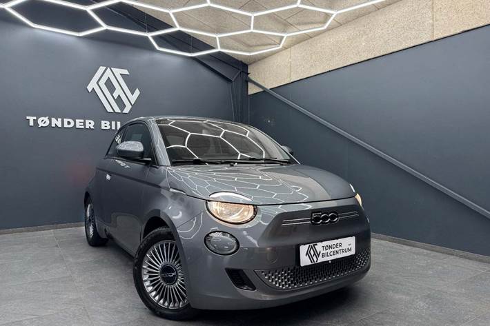 Grå Fiat 500e fra 2022 set udefra