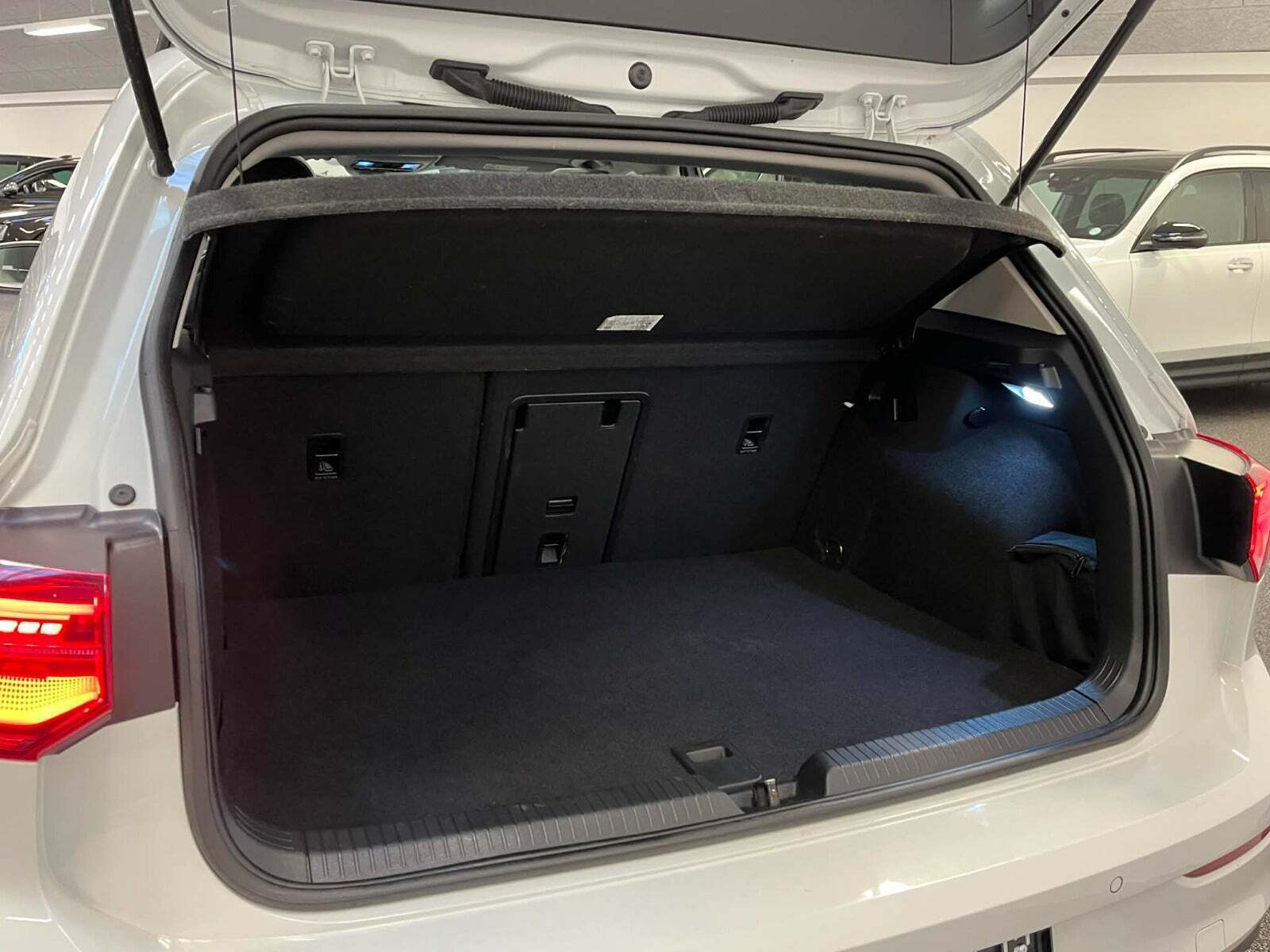 Hvid VW Golf VIII fra 2021