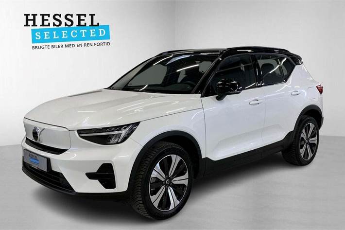 Hvid Volvo XC40 fra 2023 set udefra