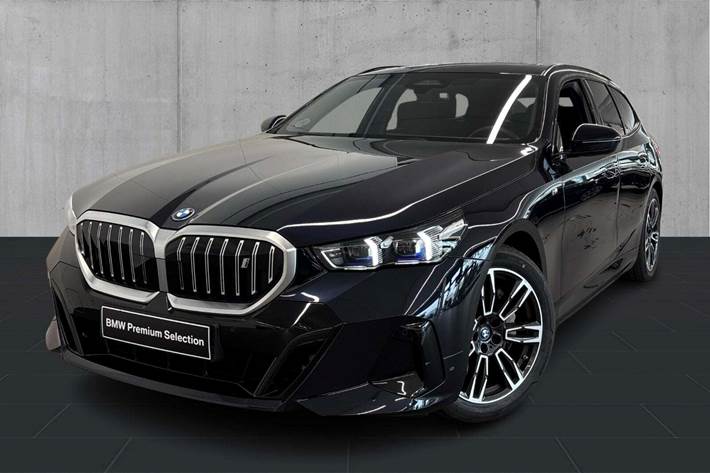 Sort BMW i5 fra 2025 set udefra