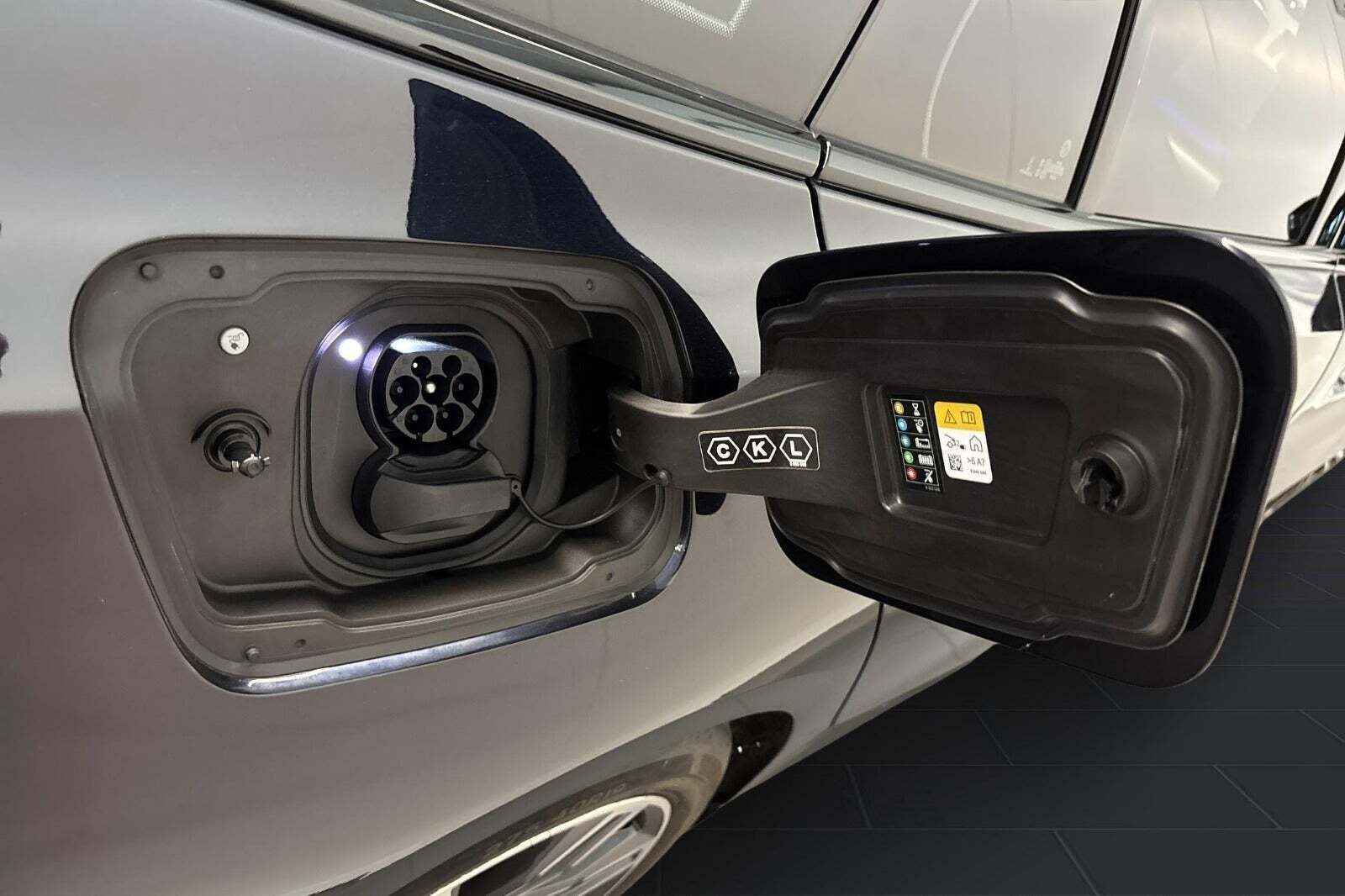 Sort BMW i5 fra 2025