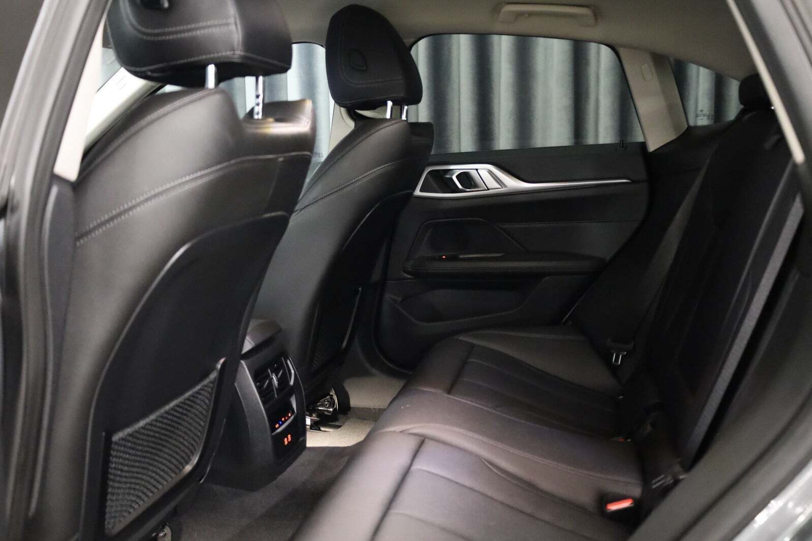 Sølv BMW i4 fra 2023