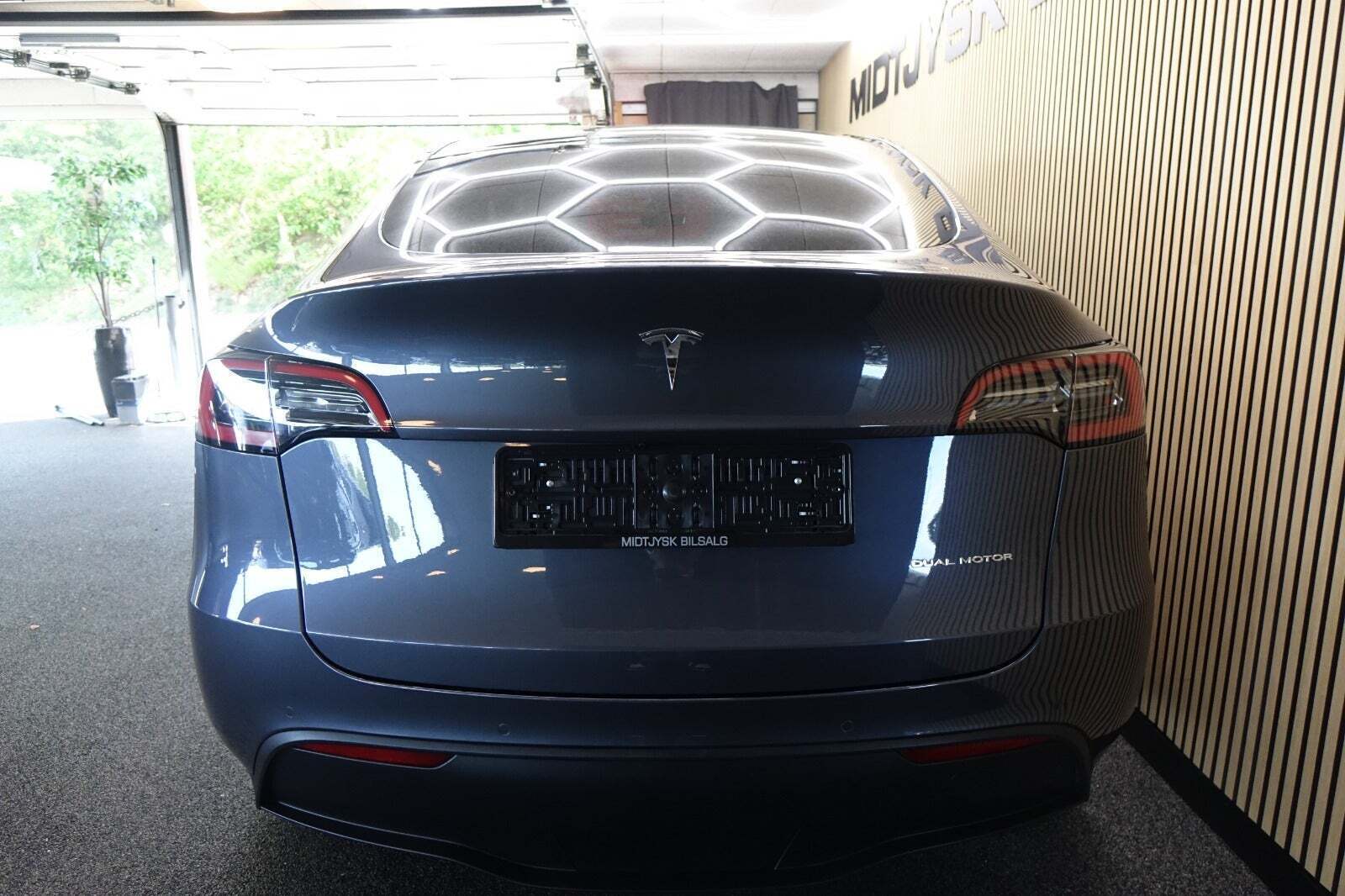 Sort Tesla Model Y fra 2022