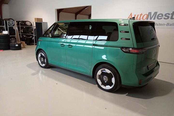 Grøn VW ID.Buzz fra 2023