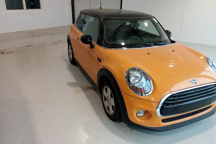 Gul Mini Cooper fra 2015 set udefra