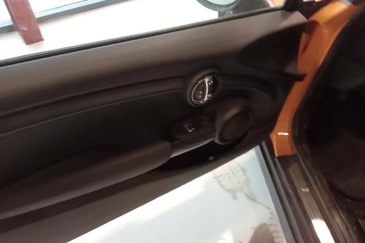 Gul Mini Cooper fra 2015