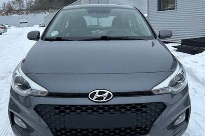 Grå Hyundai i20 fra 2020