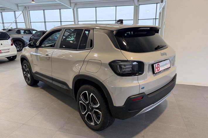 Beige Jeep Avenger fra 2025