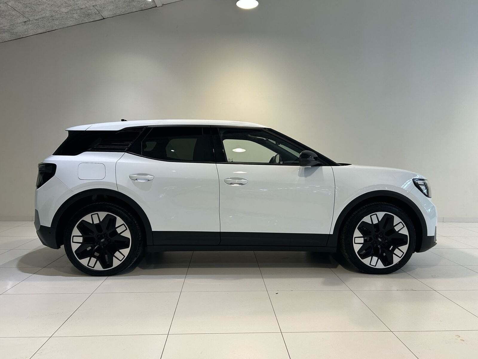 Ford Explorer 77 Premium Extended Range