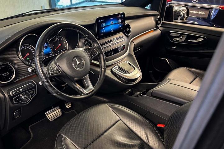 Grå Mercedes V300 d fra 2021