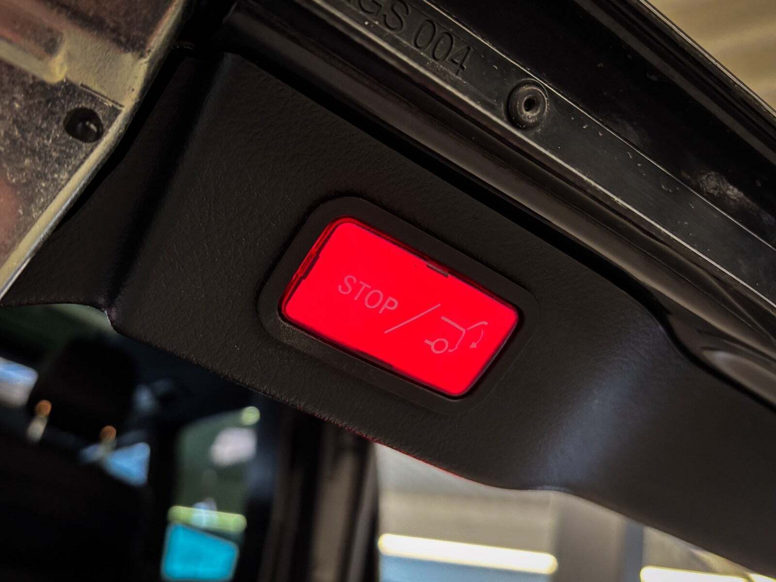 Grå Mercedes V300 d fra 2021