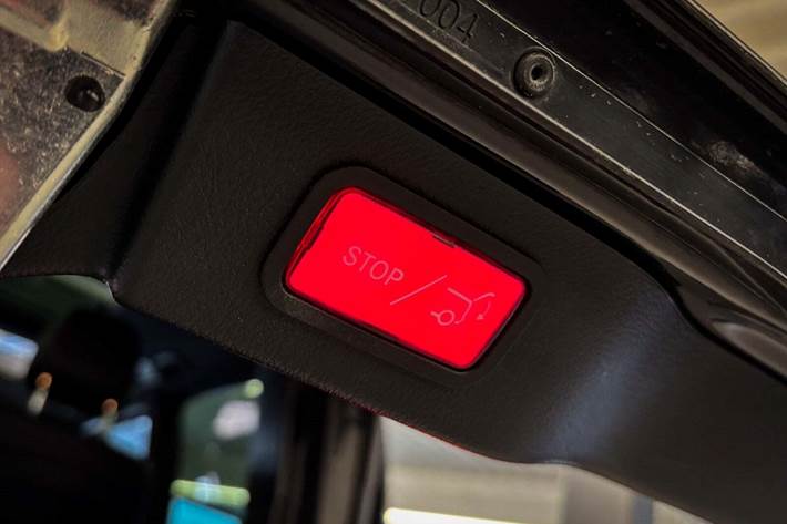 Grå Mercedes V300 d fra 2021