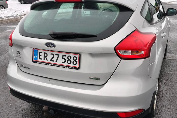 Grå Ford Focus fra 2016