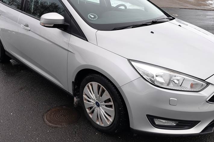 Grå Ford Focus fra 2016
