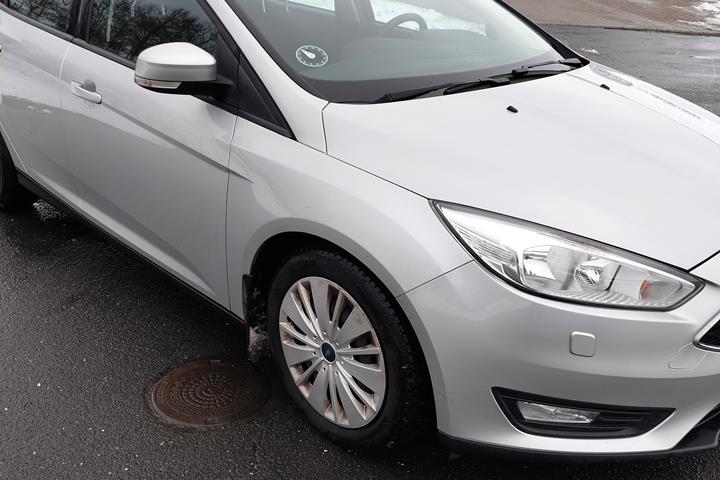 Grå Ford Focus fra 2016