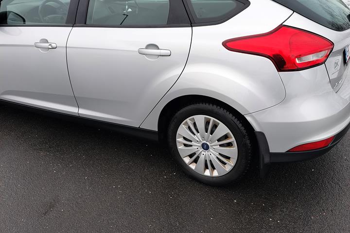 Grå Ford Focus fra 2016