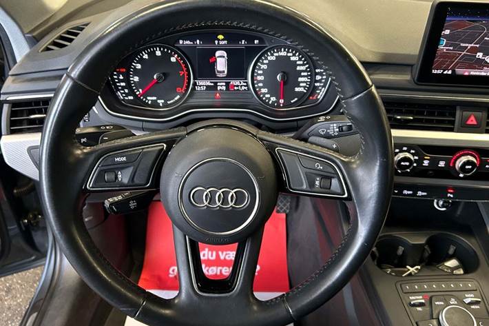 Grå Audi A4 fra 2019