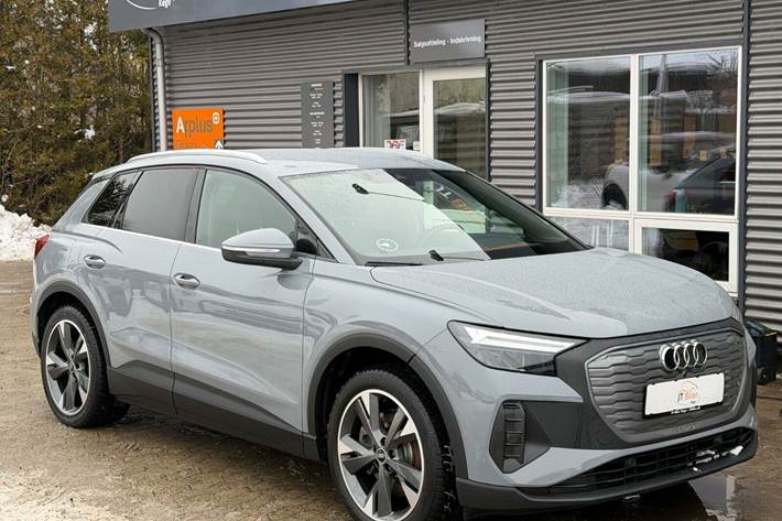 Grå Audi Q4 e-tron fra 2021 set udefra