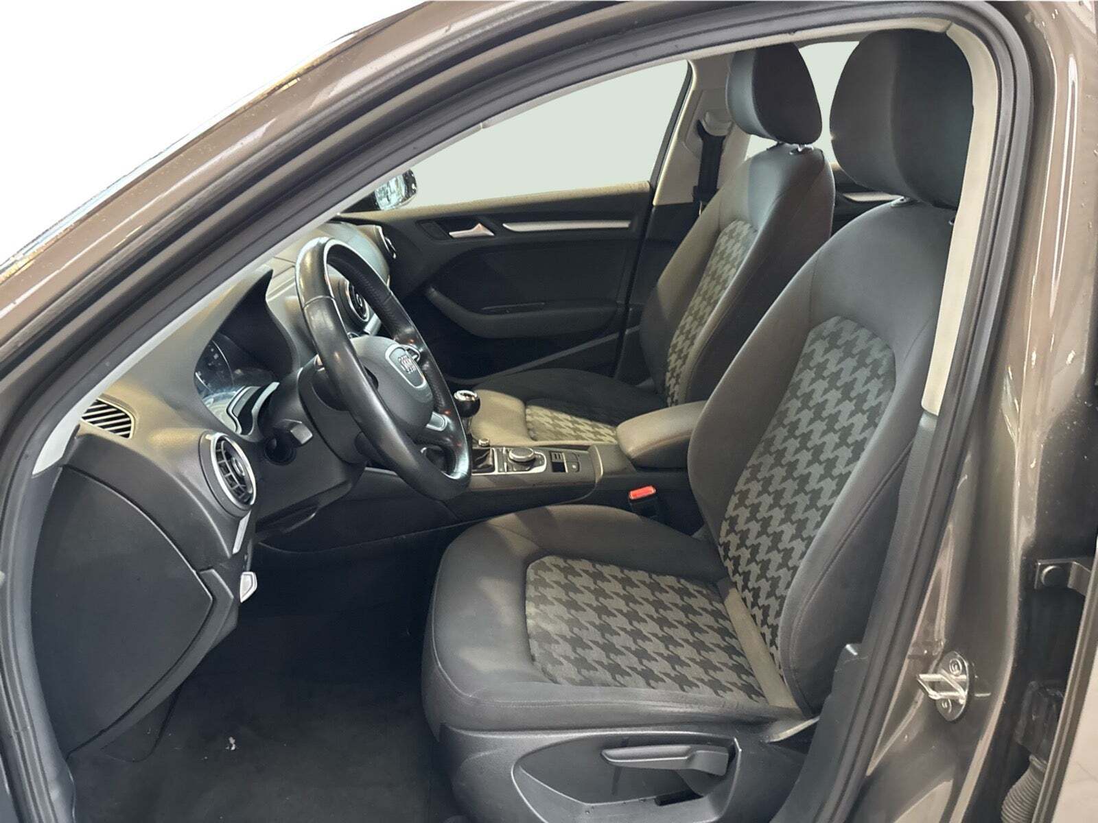 Audi A3 1,6 TDi 110 Attraction Sportback