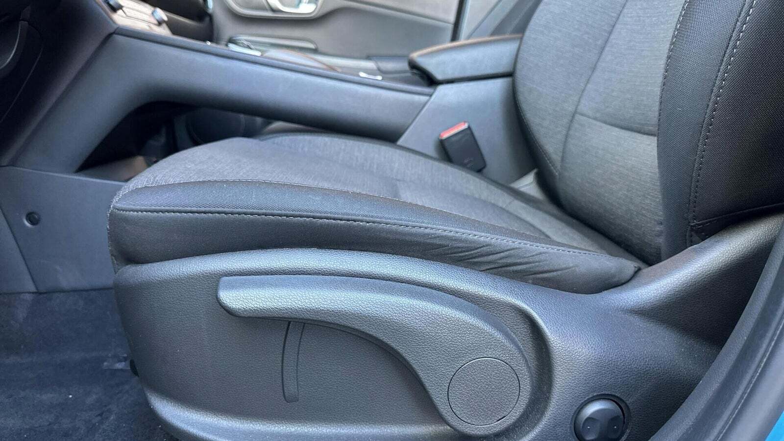 Blå Hyundai Kona fra 2022