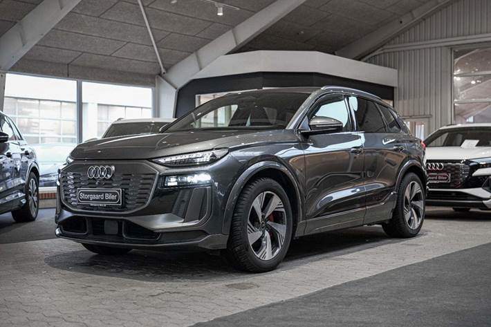 Grå Audi Q6 e-tron fra 2024