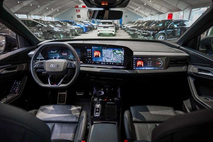Grå Audi Q6 e-tron fra 2024