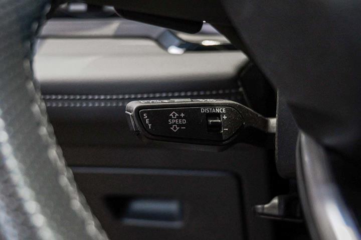 Grå Audi Q6 e-tron fra 2024