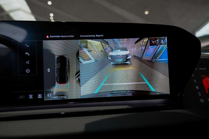 Grå Audi Q6 e-tron fra 2024