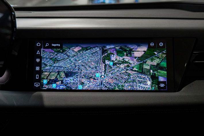 Grå Audi Q6 e-tron fra 2024