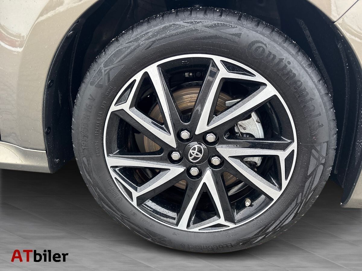 Bronze Toyota Yaris fra 2023