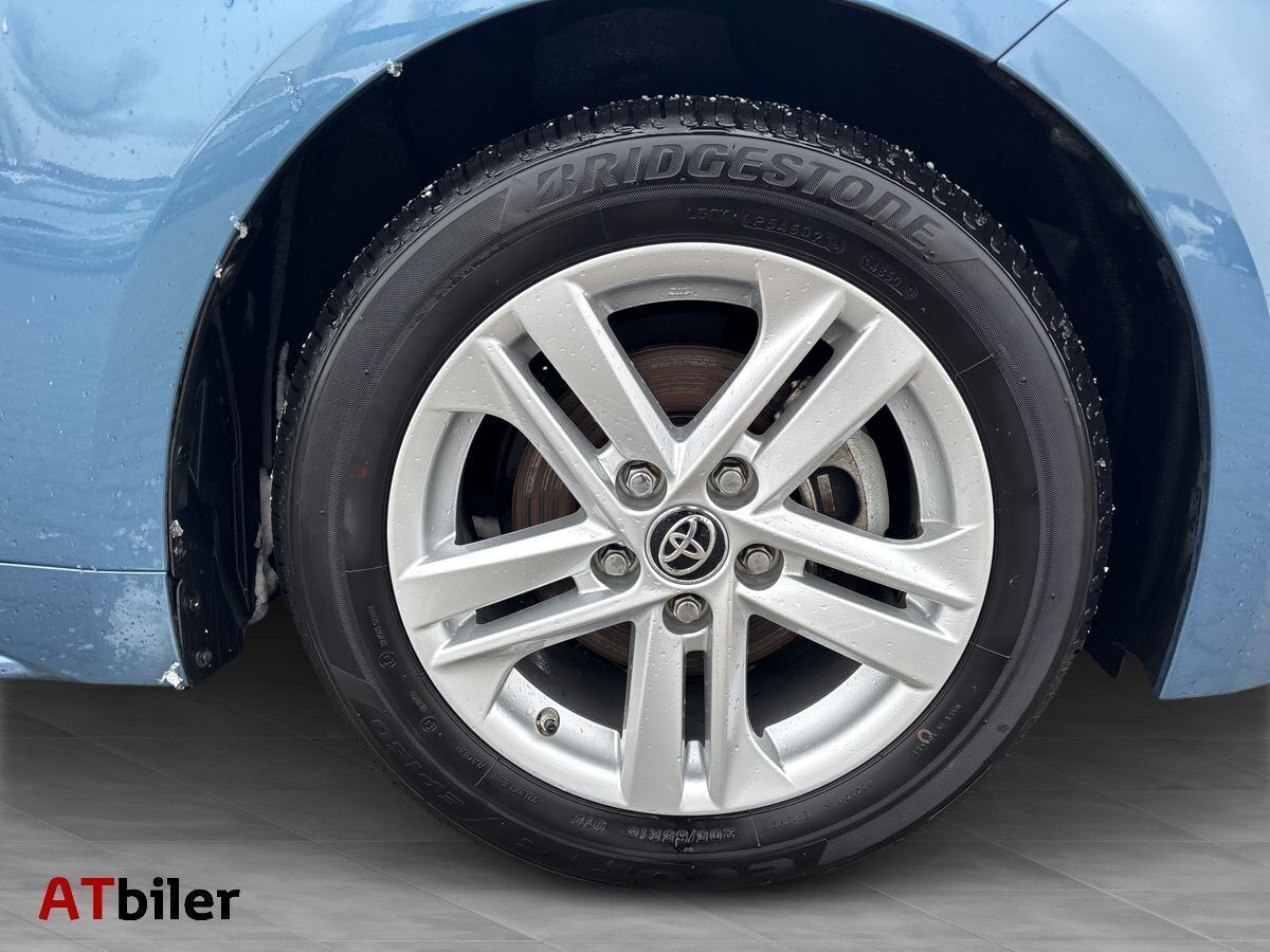 Blå Toyota Corolla fra 2022