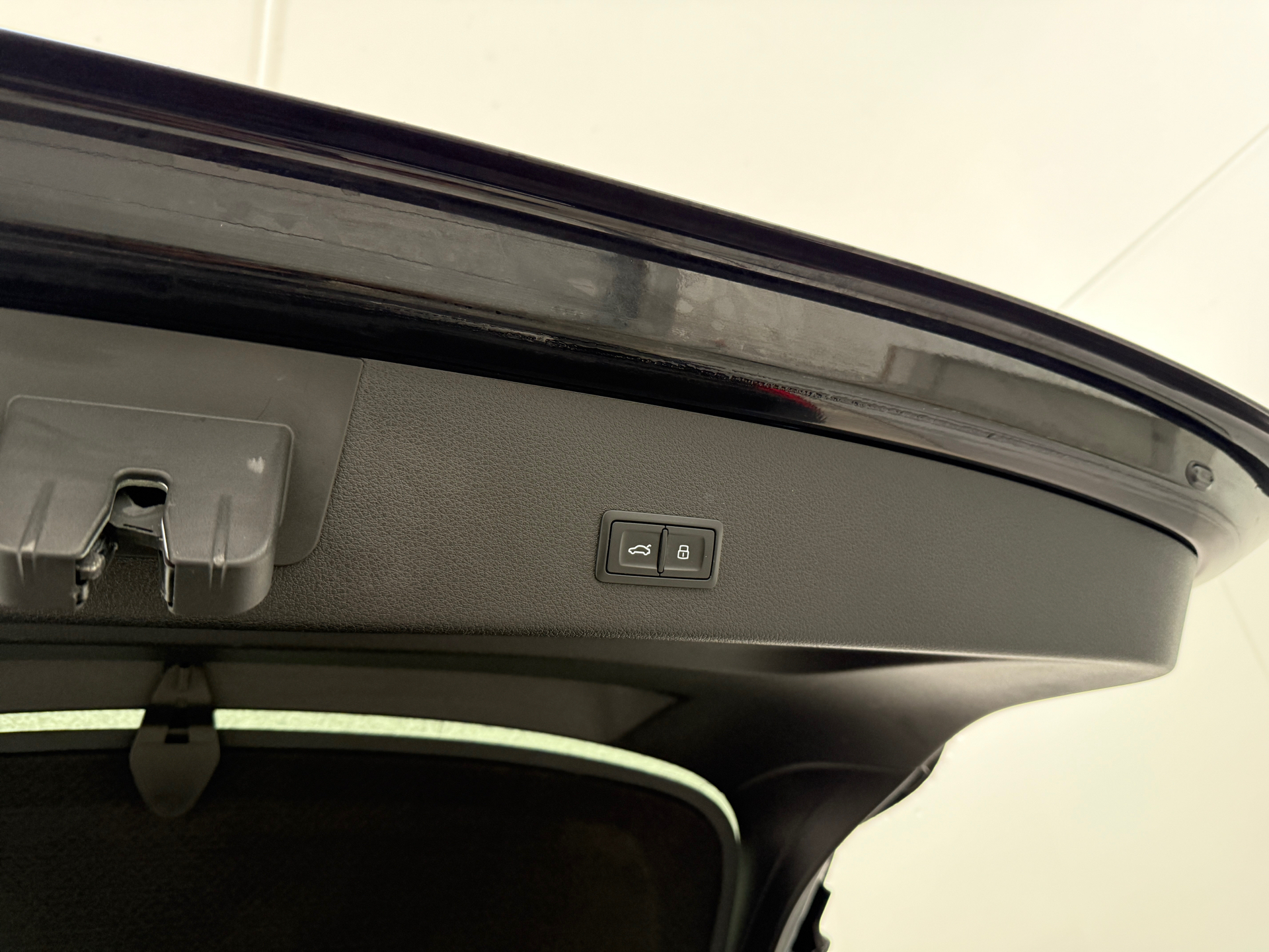 Sort Audi e-tron fra 2022