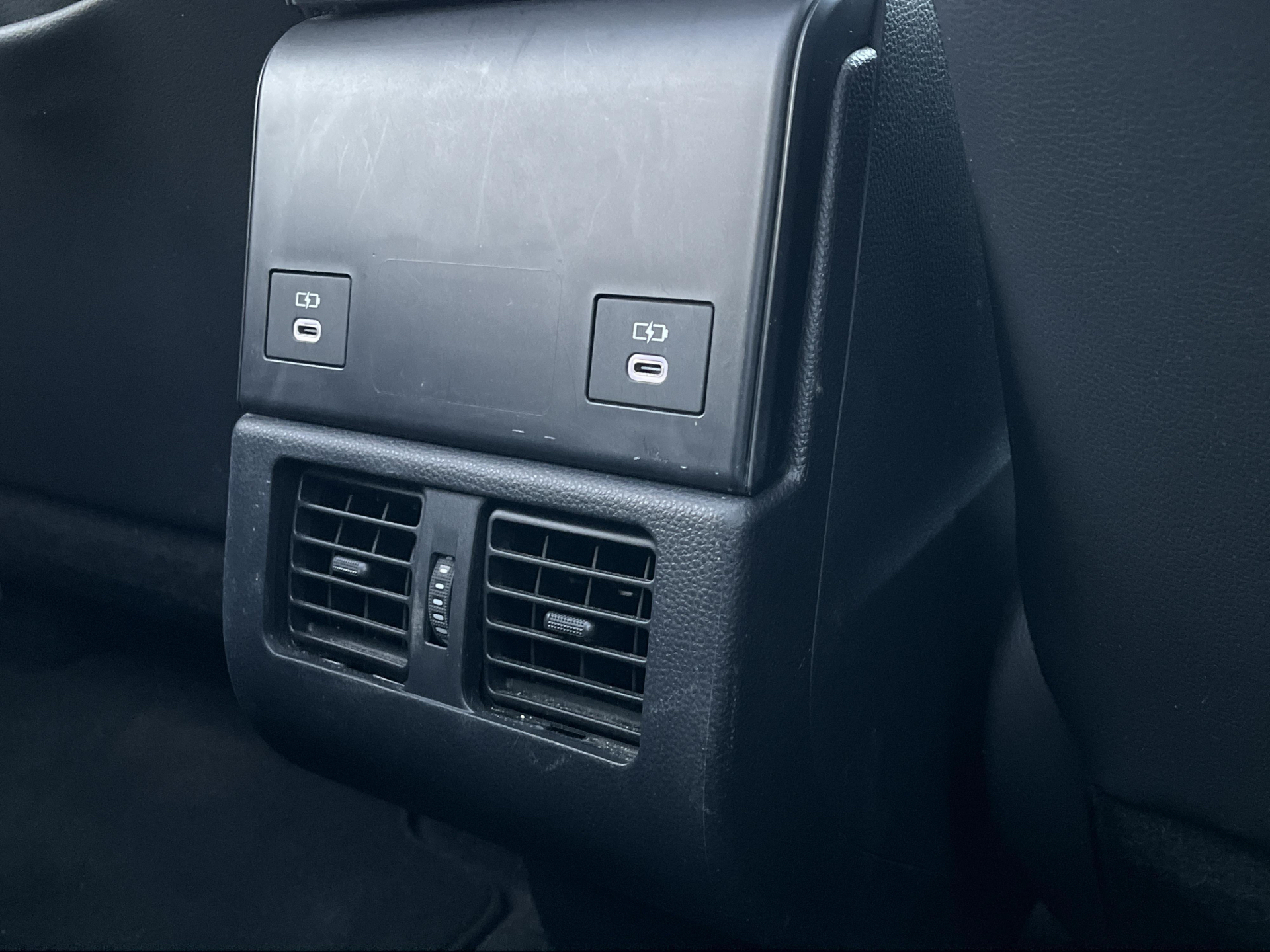 Grå Toyota BZ4X fra 2023